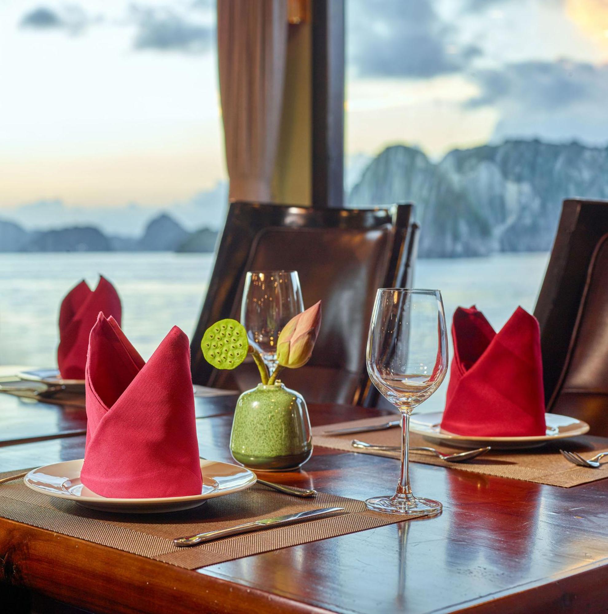 Hotel Le Journey Calypso & Verdure Lotus Cruises Ha Long Zewnętrze zdjęcie